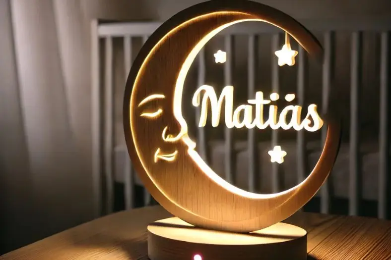Lámpara de noche personalizada para bebé con el nombre Matías Lámpara de noche personalizada para bebé con el nombre Matías