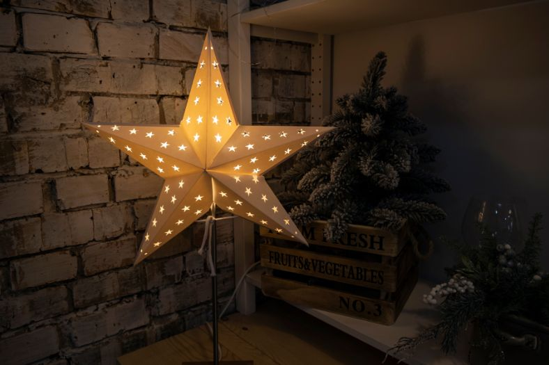 lampara_estrella_personalizada Espacio interior con una lámpara estrella personalizada